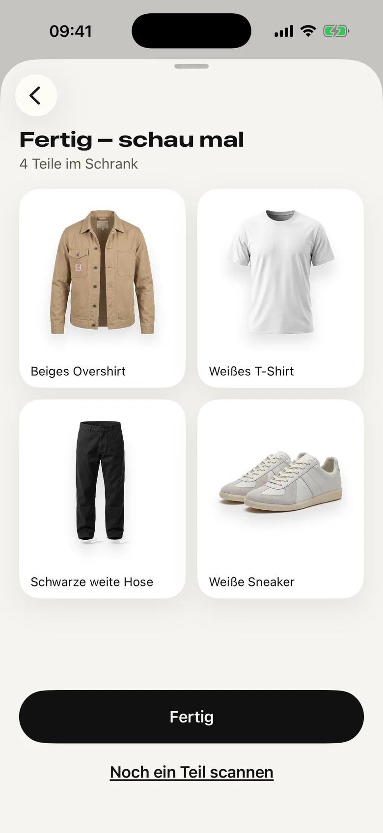 App-Bildschirm „Fertig – schau mal“: vier Produktbilder von Overshirt, T-Shirt, Hose und Sneakern, 4 Teile im Schrank.
