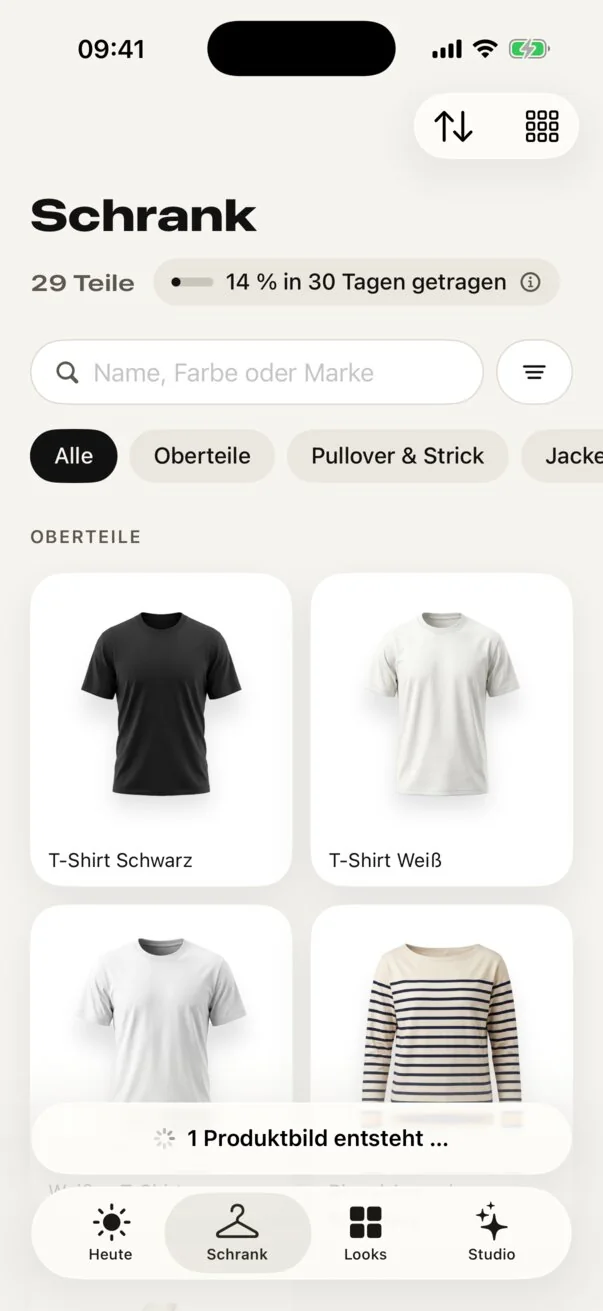 App-Bildschirm „Schrank“: 29 Teile, 14 % in 30 Tagen getragen, Suchfeld, Kategorien und ein Raster aus Produktbildern.